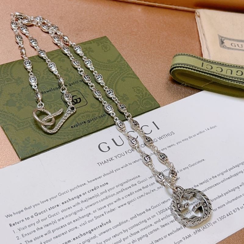 G*u*i necklaces